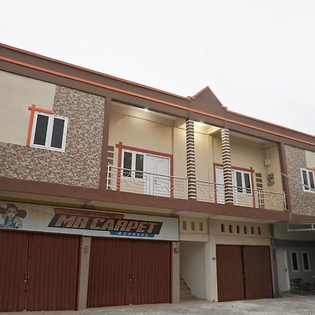 Reddoorz Syariah Near Sultan Syarif Kasim II Airport 호텔 페칸바루 외부 사진